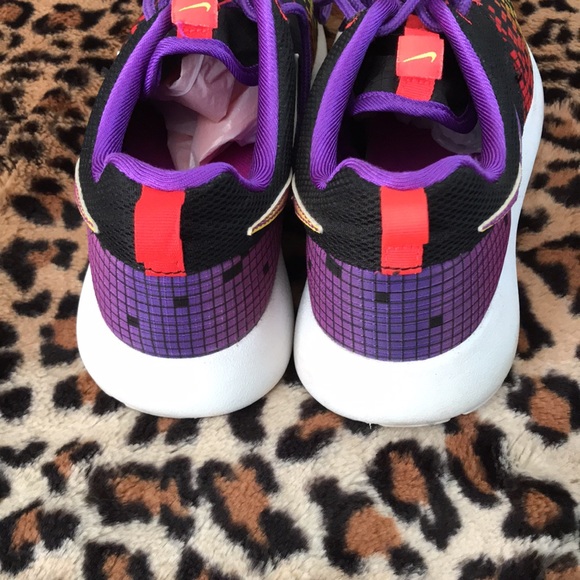 Nike 6.5 youth tennis shoe worn once - Picture 3 of 5